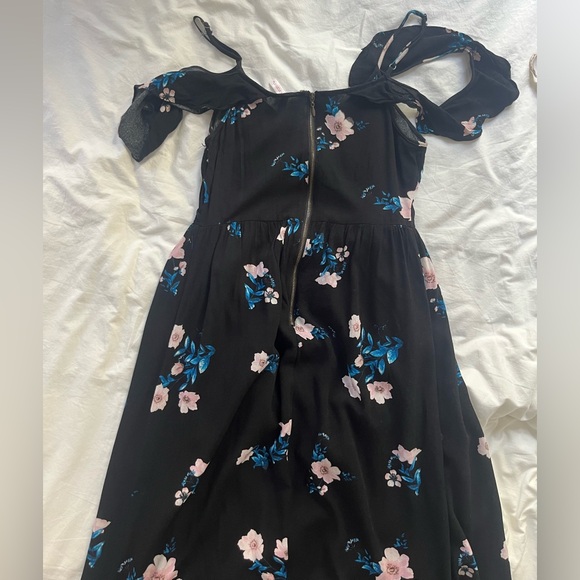 Xhilaration High-Low Off Shoulder Romper Dress in Black Floral, size Small - Picture 3 of 11